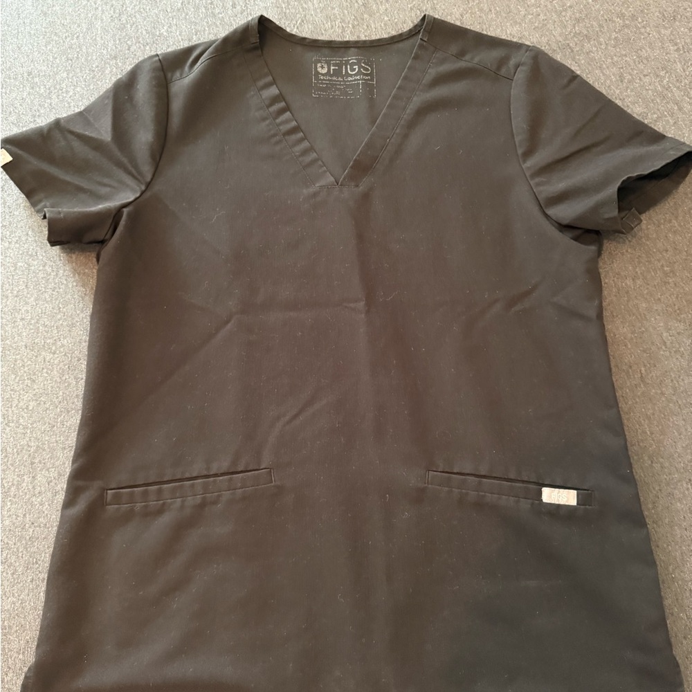 FIGS Women’s Black V-Neck Scrub Shirt S